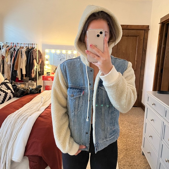 LEVI’S WOMEN DENIM SHERPA JACKET WITH HOOD